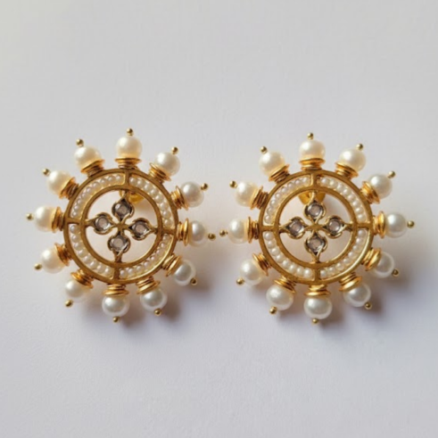 La Diamantes | Pearl Aura Zircon Studs